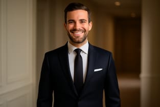 Classic 7 cm necktie width guide for formal events