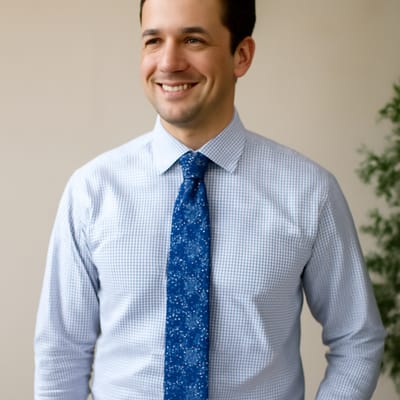 Can you wear a blue floral tie with patterned shirts (stripes, checks)?